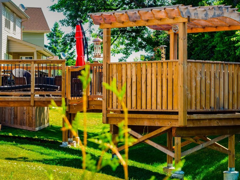 Construction de deck et de terrasse en bois